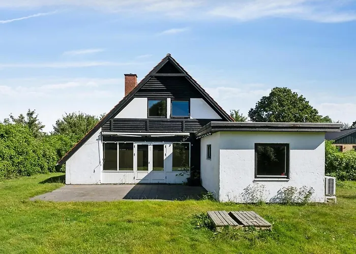 Villa Charming For Rent *